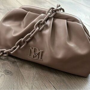 Elegant Tan Chain Bag- Badgley Mischka